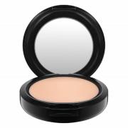 MAC Studio Fix Powder Plus Foundation (olika nyanser) - NW20