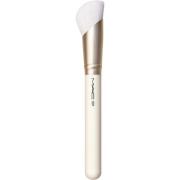 MAC Cosmetics Serum + Moisturizer Brush