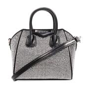 Givenchy ‘Antigona Mini’ axelremsväska Black, Dam