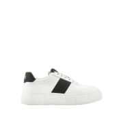 Armani Exchange Eleganta Damsneakers med Svarta Accenter White, Dam