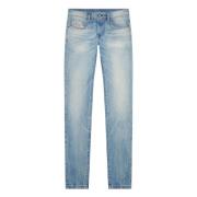 Diesel Slim Fit Jeans med Ren Konstruktion och Väsentliga Detaljer Blu...