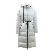 Deha Parkas White, Dam