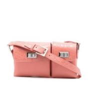 By FAR Lax Croco Läder Crossbody Väska Pink, Dam