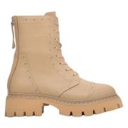 Estro Kvinnors Beige Läder Ankelboots med Dekorativa Nitar Er00114047 ...