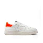 RUN OF Klassiska vita lädersneakers med orange insatser White, Dam