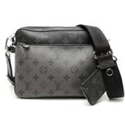 Louis Vuitton Vintage Pre-owned Tyg axelremsvskor Black, Herr