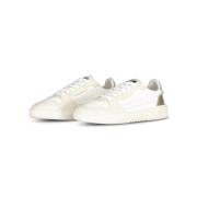 Axel Arigato Gyllene lädersneaker med elegans White, Dam