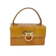 Salvatore Ferragamo Pre-owned Pre-owned Plast handvskor Yellow, Dam