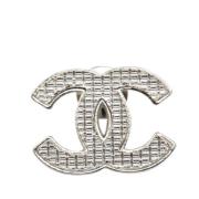 Chanel Vintage Pre-owned Metall broscher Gray, Dam