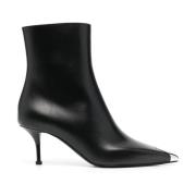 Alexander McQueen Svarta spetsiga ankelboots i kalvskinn Black, Dam