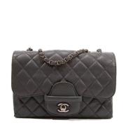 Chanel Vintage Pre-owned Tyg axelremsvskor Gray, Dam