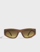 Nelly - Brun - Effortless Sunnies