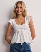 Nelly - Vit - Cute Frill Tie Top