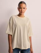 New Balance - Beige - Hyper Density Jersey Oversized T-Shirt