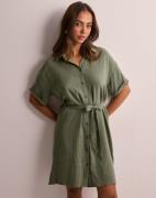 Pieces - Grön - Pcvinsty Ss Linen Shirt Dress Noos