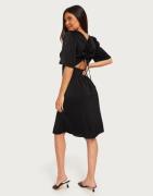 JDY - Svart - Jdysophie 2/4 Detail Dress Wvn Exp