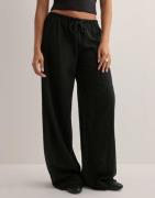 Nelly - Svart - Easy Breeze Pants