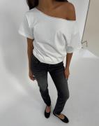 Nelly - Vit - Slouchy Shoulder Tee