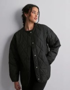 Pieces - Svart - Pcstella Quilted Jacket Noos Bc