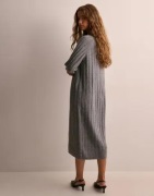 Pieces - Grå - Pcmaggy Ls Knit Dress Noos Bc