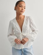 Nelly - Vit - Amaze Me Blouse