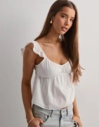 Nelly - Vit - Lace Detail Frill Top