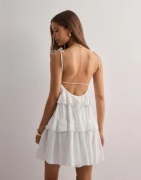 Nelly - Vit - Volume Flounce Dress