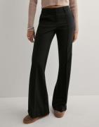 Nelly - Svart - Party Flare Pants