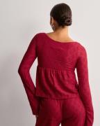 Nelly - Röd - Cute Broderie LS Top