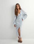 Nelly - Blommig - Buttoned Structure Dress
