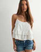 Nelly - Vit - Volume Flounce Top