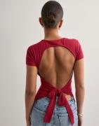 Nelly - Röd - Perfect Tie Back Tee