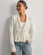 Nelly - Vit - Flounce Tie Knit Cardigan