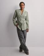 Vero Moda - Grön - Vmclaudia Ls Oversized Belt Blazer