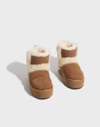 UGG - Brun - W Classic Chillapeak