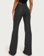 Nelly - Grå - Keep It Up Flare Pants