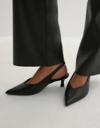 Nelly - Svart - Thin V-Shape Slingback