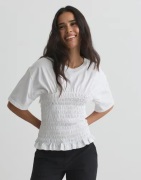 Nelly - Vit - Smock Waist Tee