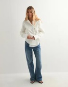 Nelly - Vit - Twisted Shirt