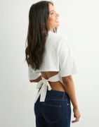 Nelly - Vit - Open Back Tie Tee