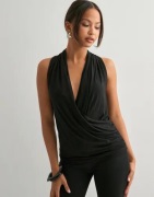 Nelly - Svart - Flowy Wrap Top