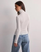 Nelly - Vit - Soft Turtleneck Top