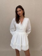 Nelly - Vit - Fine Little Flounce Dress