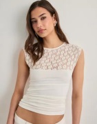 Nelly - Vit - Lace Blocking Sleeveless Top