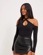 Nelly - Svart - Wrap Neck Top