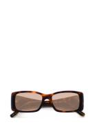 Ella Fyrkantiga Solglasögon Brown Corlin Eyewear