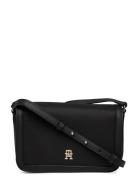 Th Essential S Flap Crossover Bags Crossbody Bags Black Tommy Hilfiger
