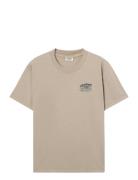 Cedar Hotel Note Graphic Tee Tops T-shirts Short-sleeved Beige Pompeii