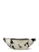 RE:DESIGNED EST 2003 Jia Bumbag Silver